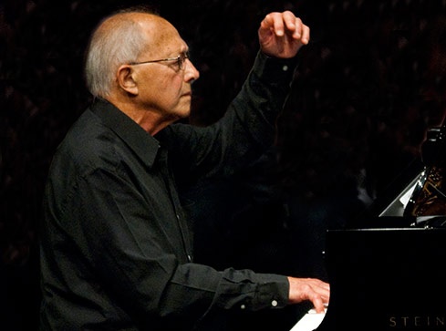 image of Gil Kalish playing piano