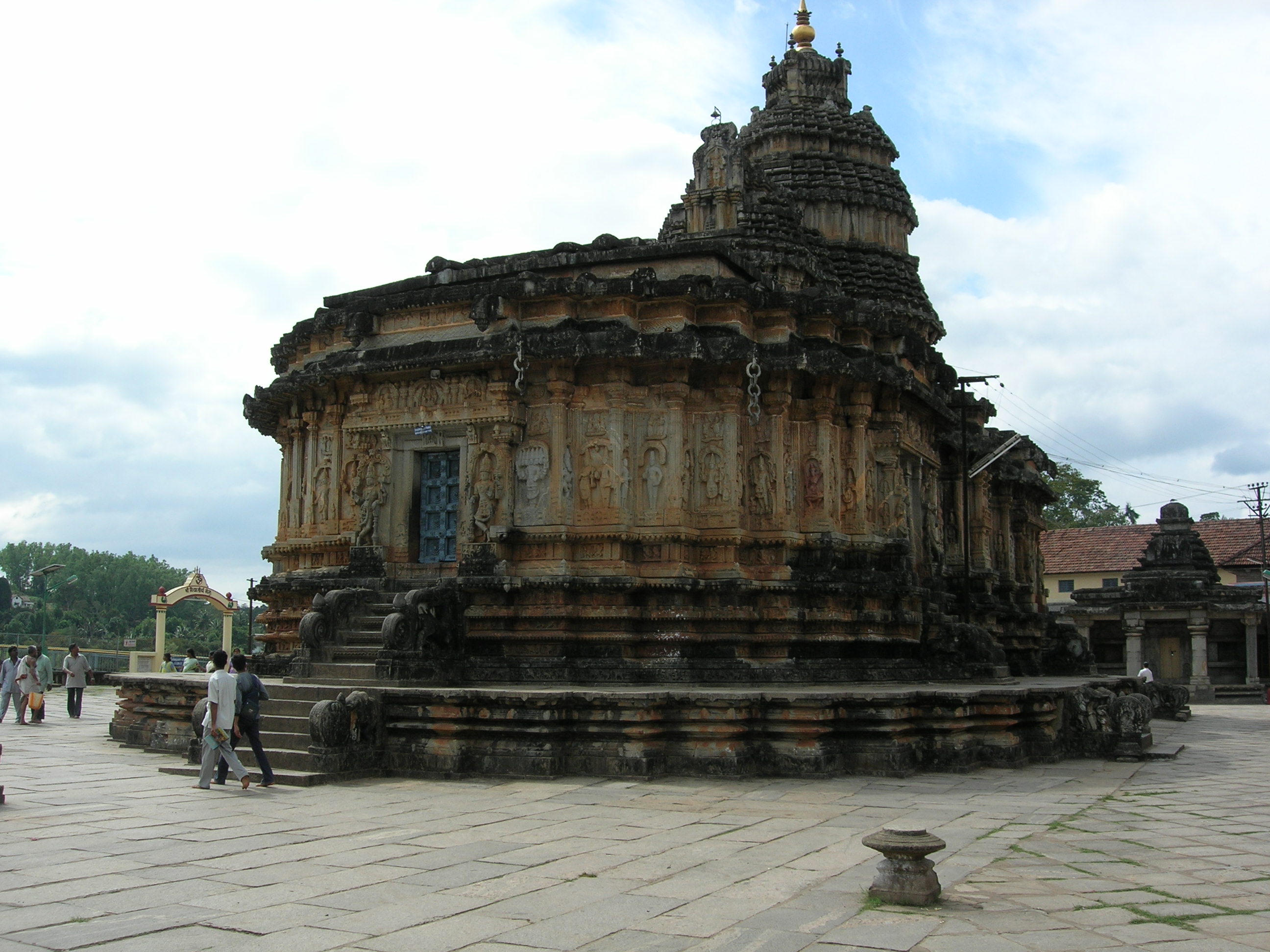 riverside temple to vidyasankara