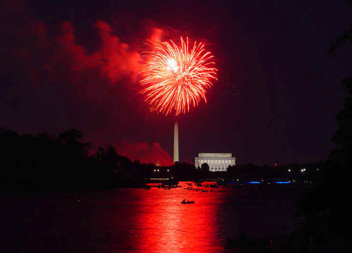 July4th(Red)05660.jpg (43629 bytes)